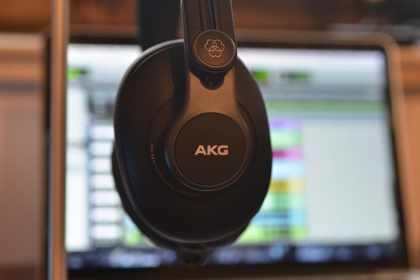 新生代的別樣情懷——AKG K371 頭戴式耳機(jī)開箱評(píng)測