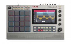 致敬經(jīng)典：AKAI 即將推出 MPC Live II Retro 限量版，采用經(jīng)典奶油白 MPC 配色